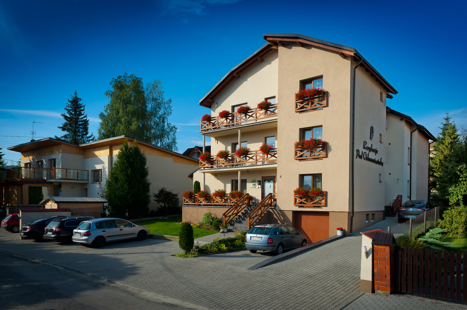 Rezydencja Pod Ochorowiczówką B&B w Wiśle z zewnątrz — widok dzienny